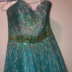 Long sweetheart too prom gown beautiful!